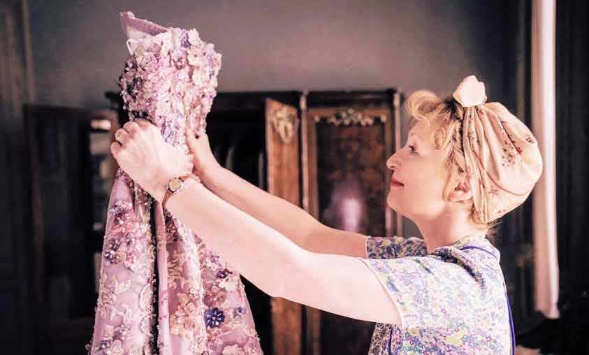 Mrs. Harris und ein Kleid von Dior (engl. OmU)
